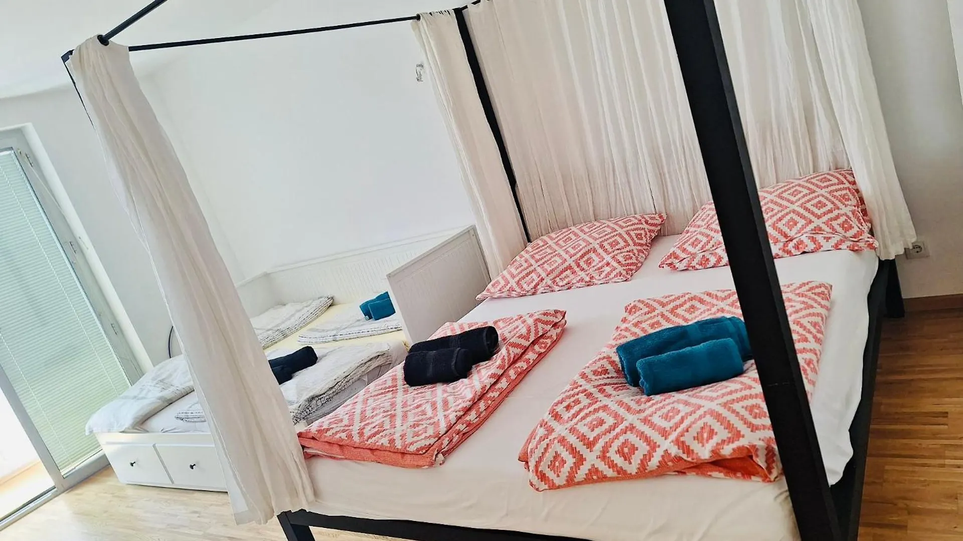Design Apartment Central Station City Center contacts